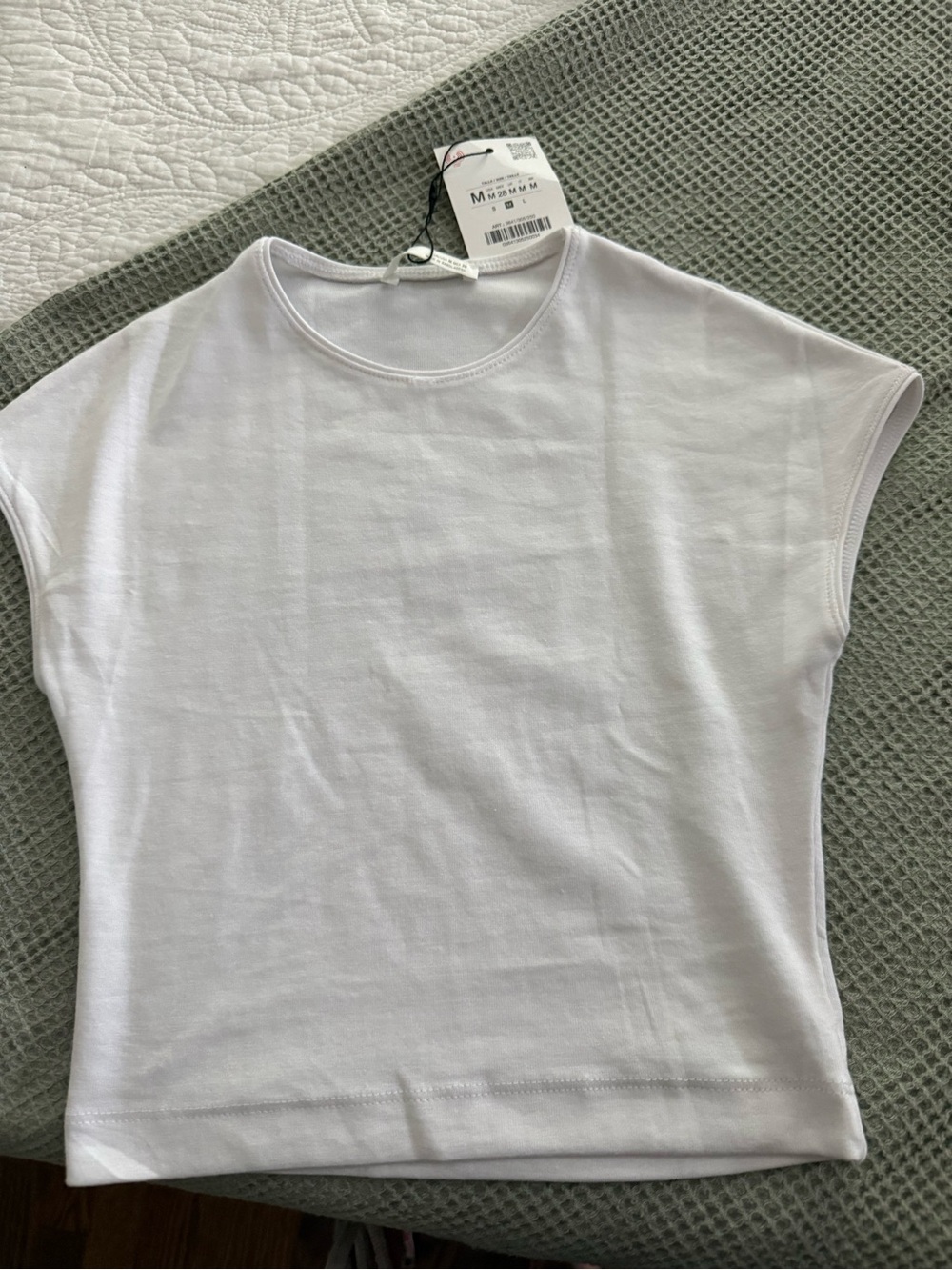 Women’s White Crew Neck Cap Sleeve Top